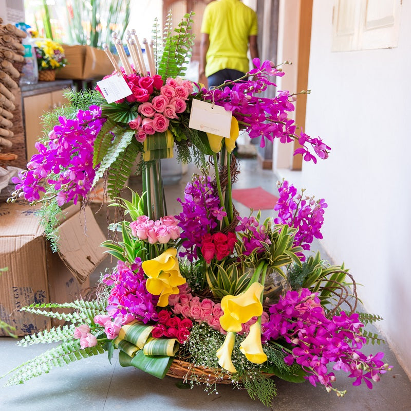 Make Mirrors Out of Fresh Flowers