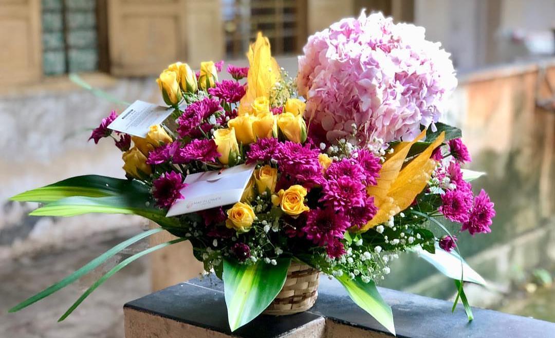 send friendship day flowers
