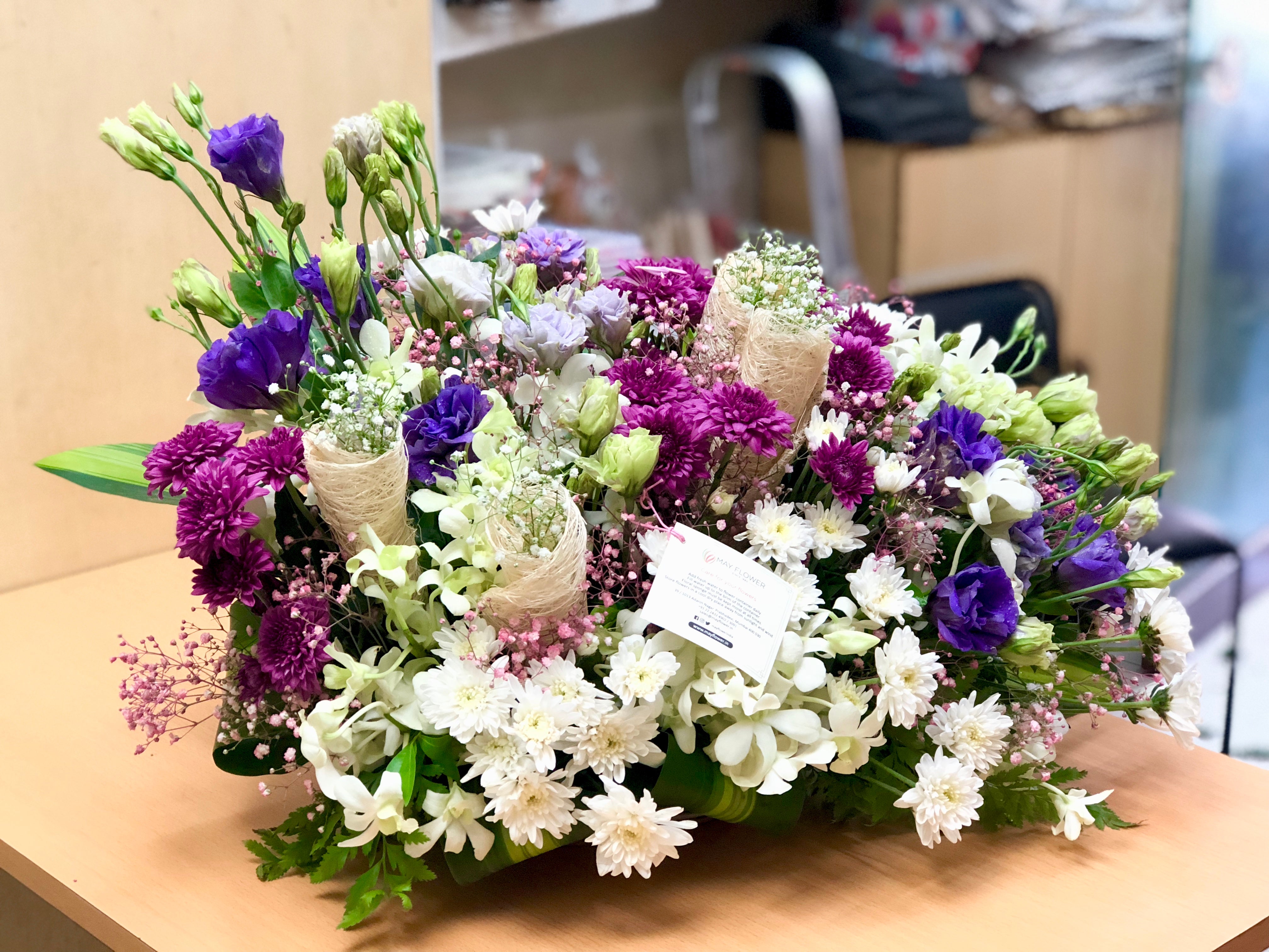 send friendship day flowers
