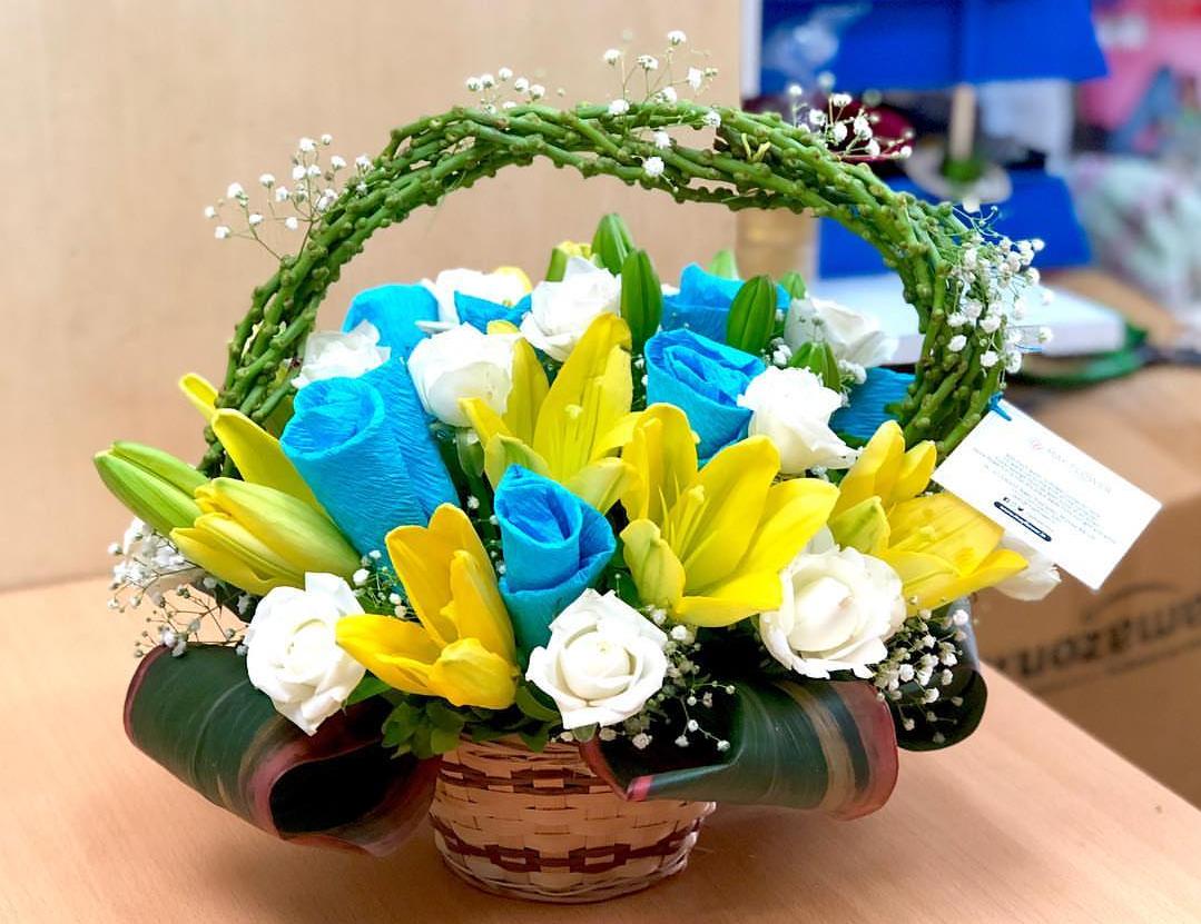 Send friendship day flowers