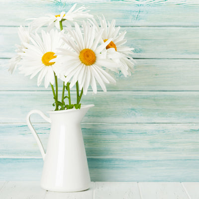 Fresh flowers in a vase with same day delivery. May Flower, makes stunning exotic lilies bouquets in vases for delivery for birthdays and many occasions to Mumbai.