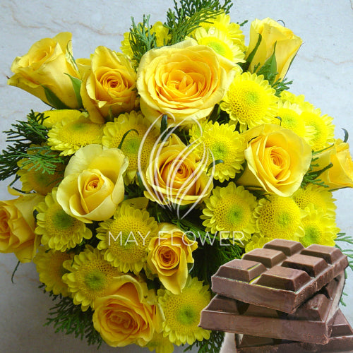 Yellow Hand Bunch With Chocolate Main image