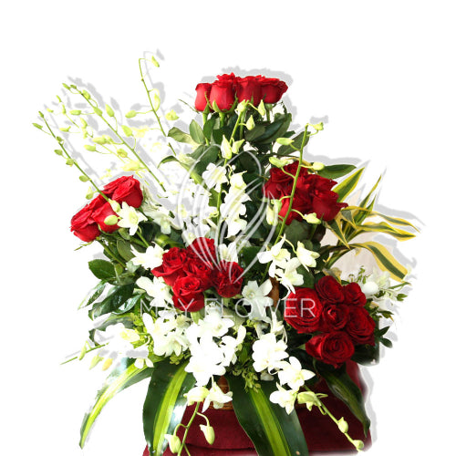Red Roses Spread Secondary image