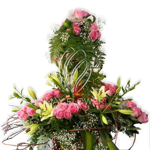 Flowing Roses Bouquet Main image