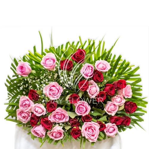 Blushing Scarlet Rose Bunch Main image
