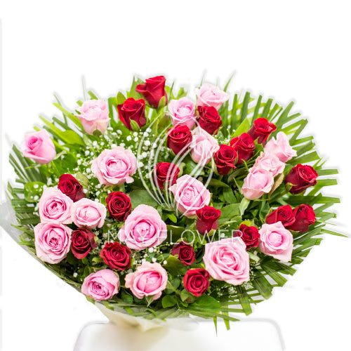 Blushing Scarlet Rose Bunch Secondary image